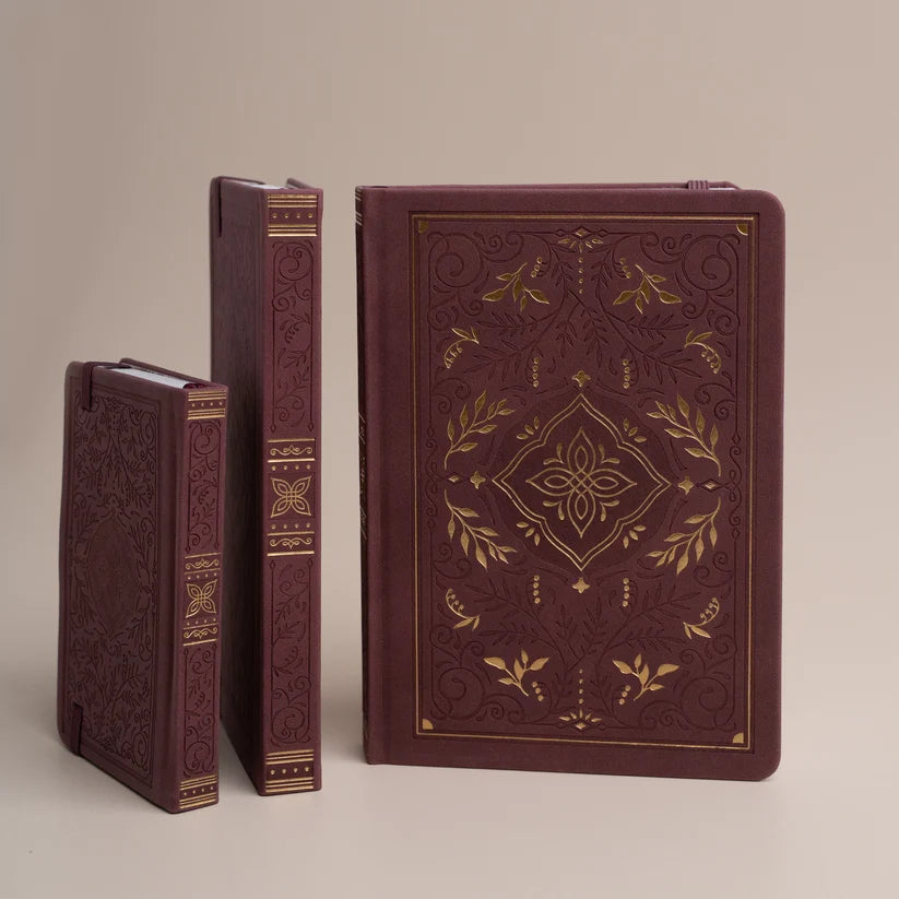 Storybook in Plum Notebook A5 -dotted journal